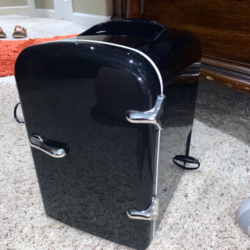 Mini fridge